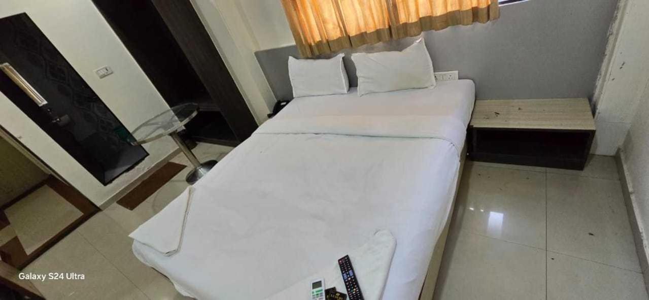 Hotel O Sargam Lodging And Boarding Ulhāsnagar Dış mekan fotoğraf