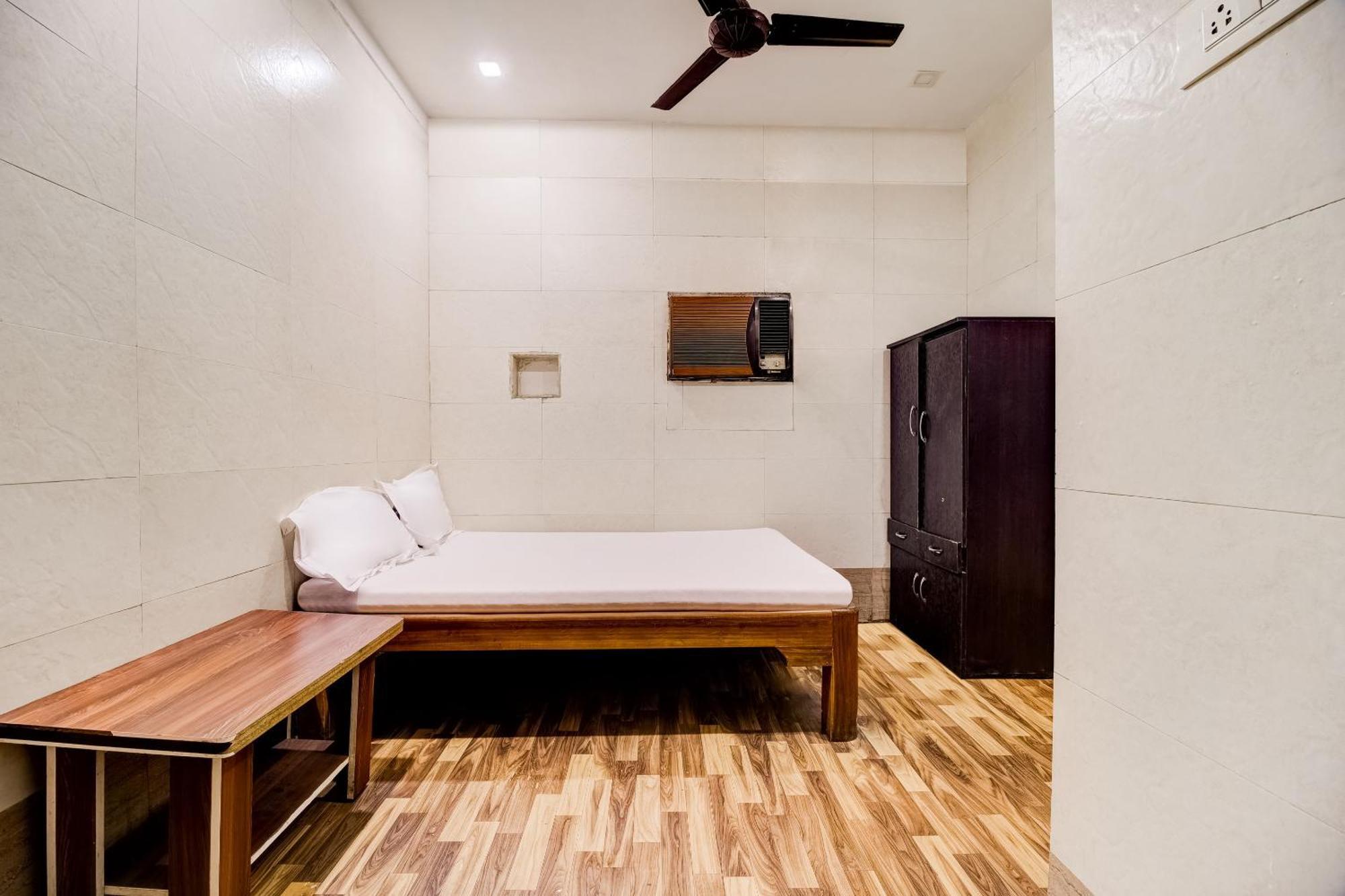 Hotel O Sargam Lodging And Boarding Ulhāsnagar Dış mekan fotoğraf