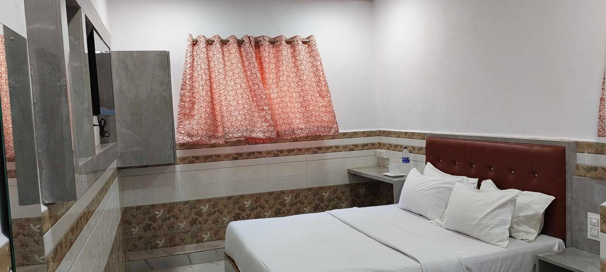 Hotel O Sargam Lodging And Boarding Ulhāsnagar Dış mekan fotoğraf