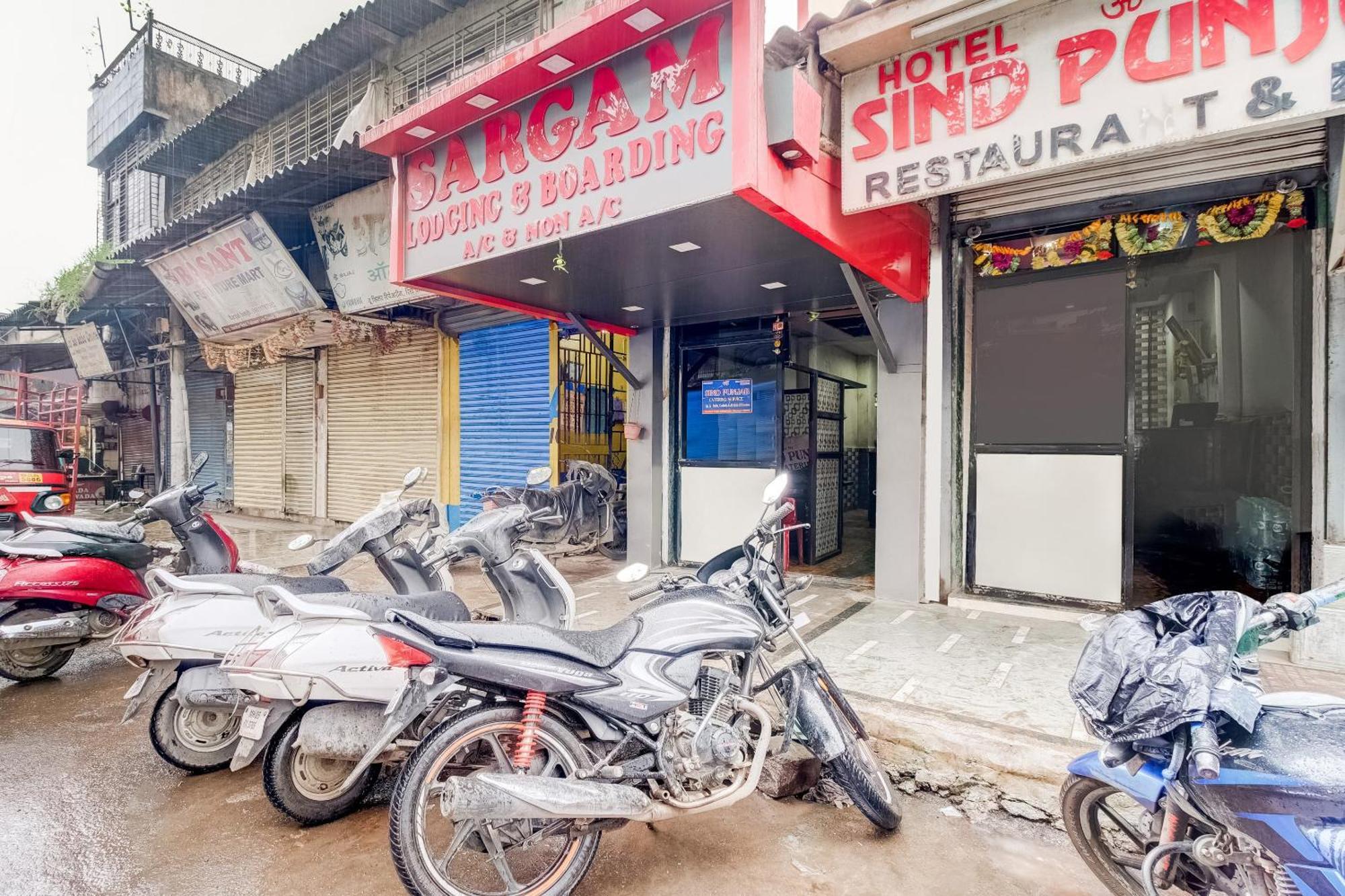 Hotel O Sargam Lodging And Boarding Ulhāsnagar Dış mekan fotoğraf
