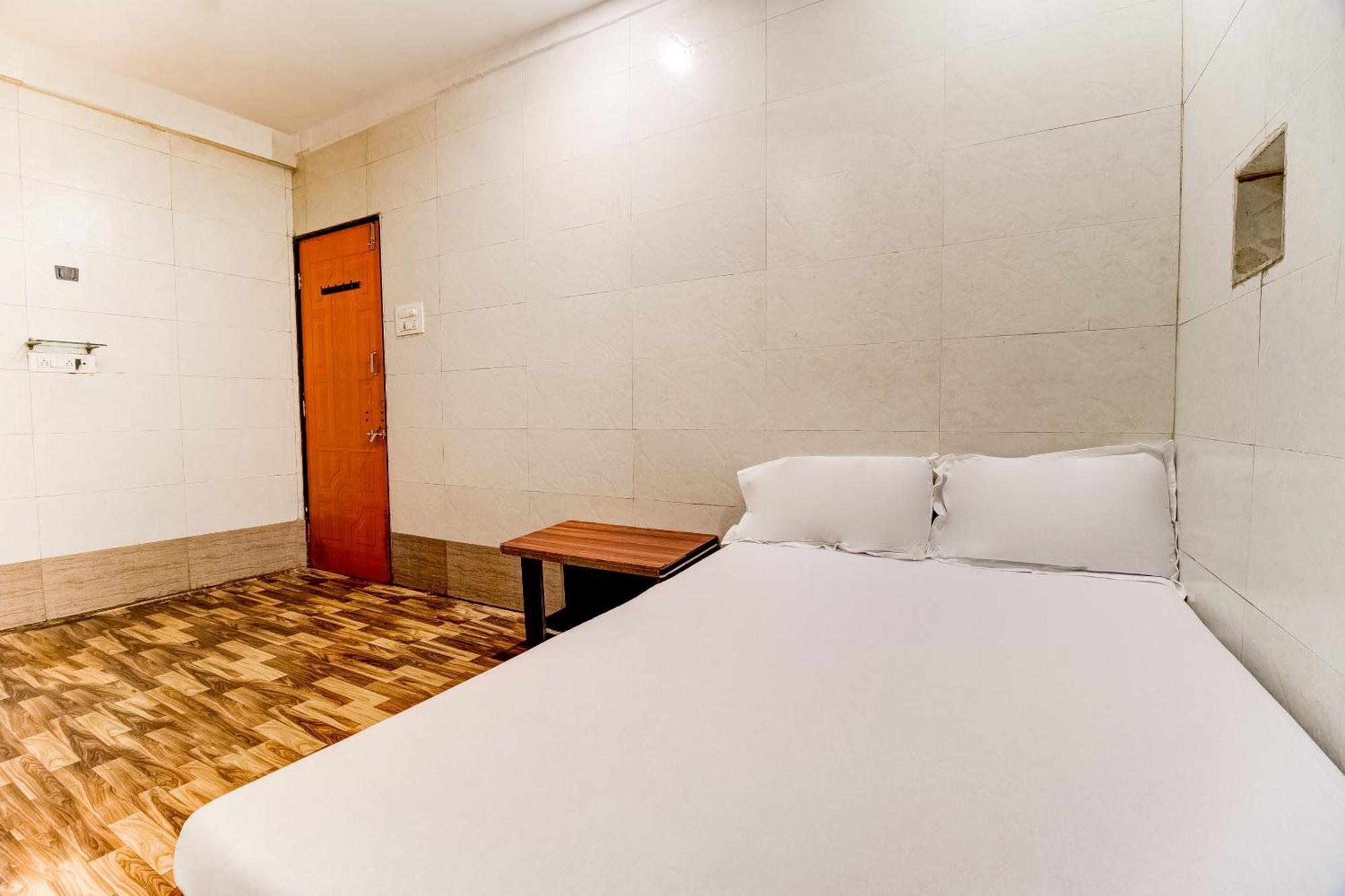 Hotel O Sargam Lodging And Boarding Ulhāsnagar Dış mekan fotoğraf